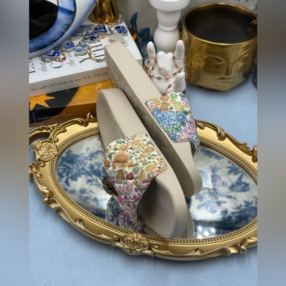 🆕 KURT GEIGER LONDON 🧿 NWOT Meena Eagle Floral Couture Pool Slide, Sz 5.5 - Picture 9 of 11